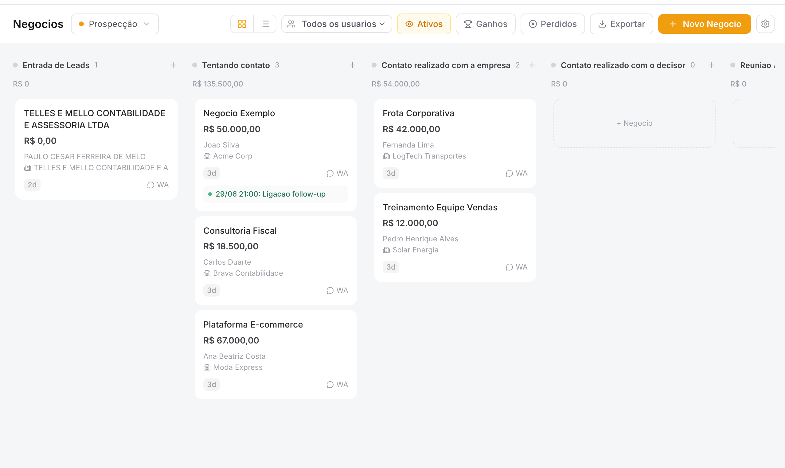 Pipeline kanban do DMhub com negócios organizados por etapa